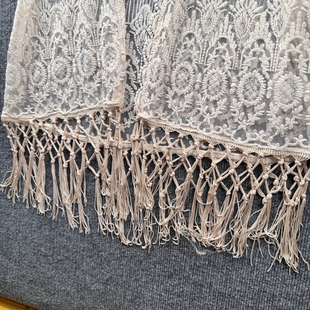 Say What? Women XL Beige Floral Lace Open Front Vest Macrame Fringe Boho Layer - Picture 4 of 9